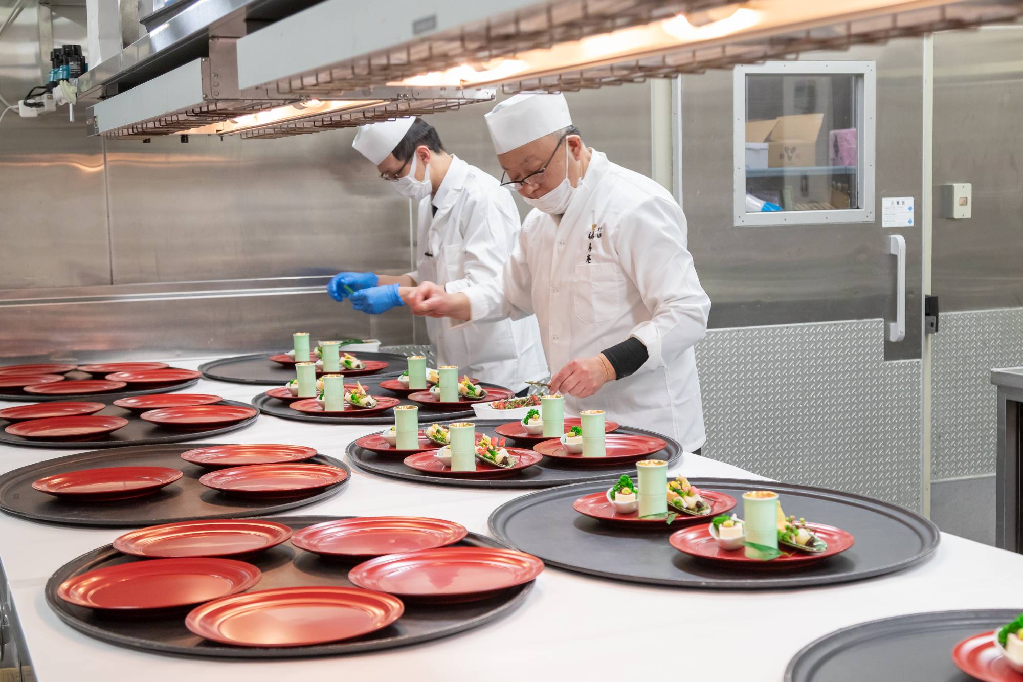 店長・SV業務／デリバリー・接客・売上管理／未経験可／350万円～450万円_ZC467149